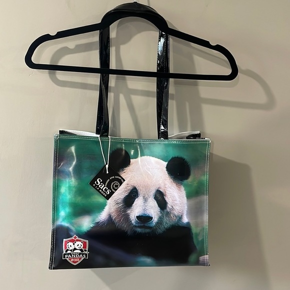 Sacs a la mode Handbags - Toronto Zoo Giant Pandas 2013-2018 Snap Tote NWT